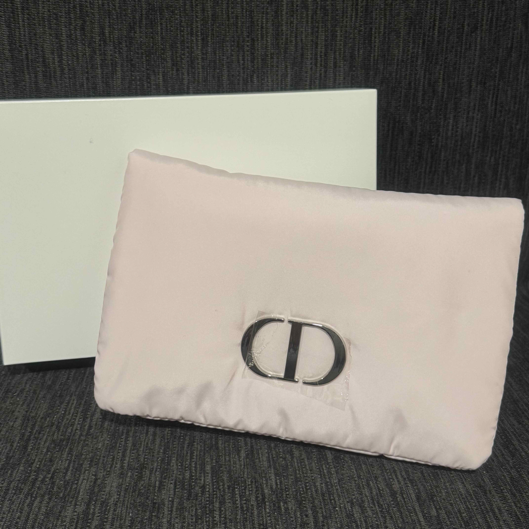 Dior(ディオール)の【限定品】Dior ピンク ナイロンポーチ レディースのファッション小物(ポーチ)の商品写真
