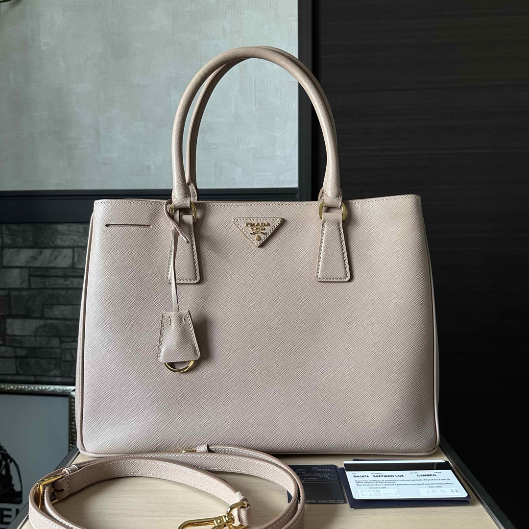 PRADA - PRADA ガレリア サフィアーノ ピンクベージュ PRADA - PRADA ガレリア サフィアーノ ピンクベージュ