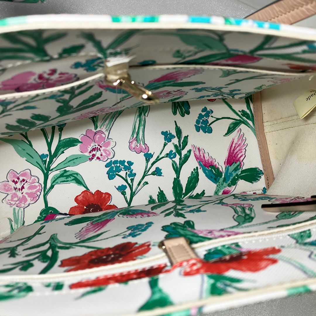 kate spade NEW YORK - ケイトスペード 花柄 PVC トートバッグ kate spade NEW YORK - ケイトスペード 花柄 PVC トートバッグ