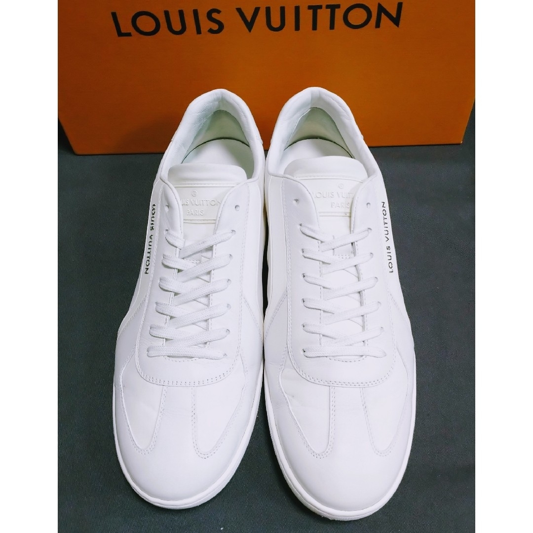LOUIS VUITTON - ルイヴィトン スニーカー 金属ロゴ付き 白 27.0 LOUIS VUITTON - ルイヴィトン スニーカー 金属ロゴ付き 白 27.0