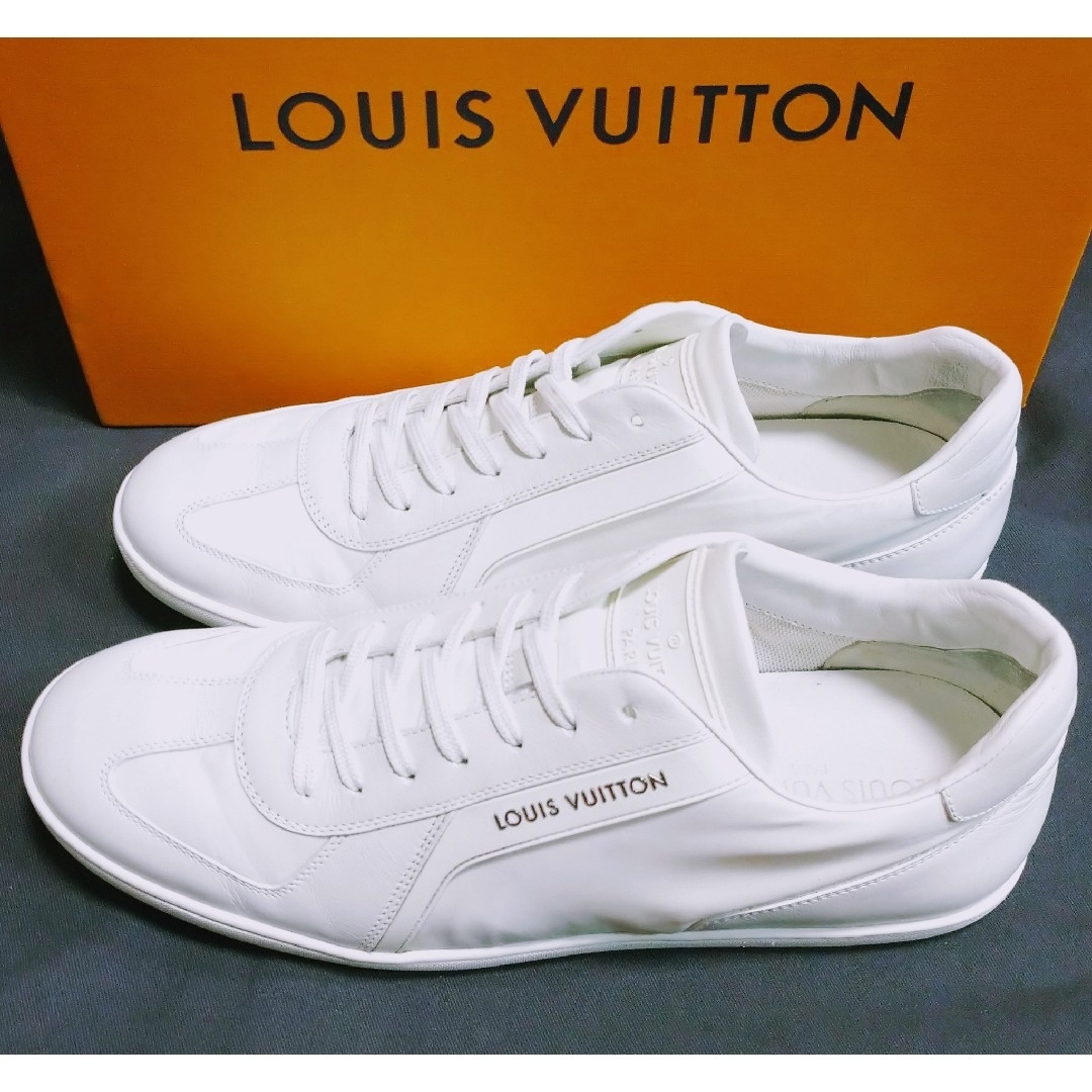 LOUIS VUITTON - ルイヴィトン スニーカー 金属ロゴ付き 白 27.0 LOUIS VUITTON - ルイヴィトン スニーカー 金属ロゴ付き 白 27.0