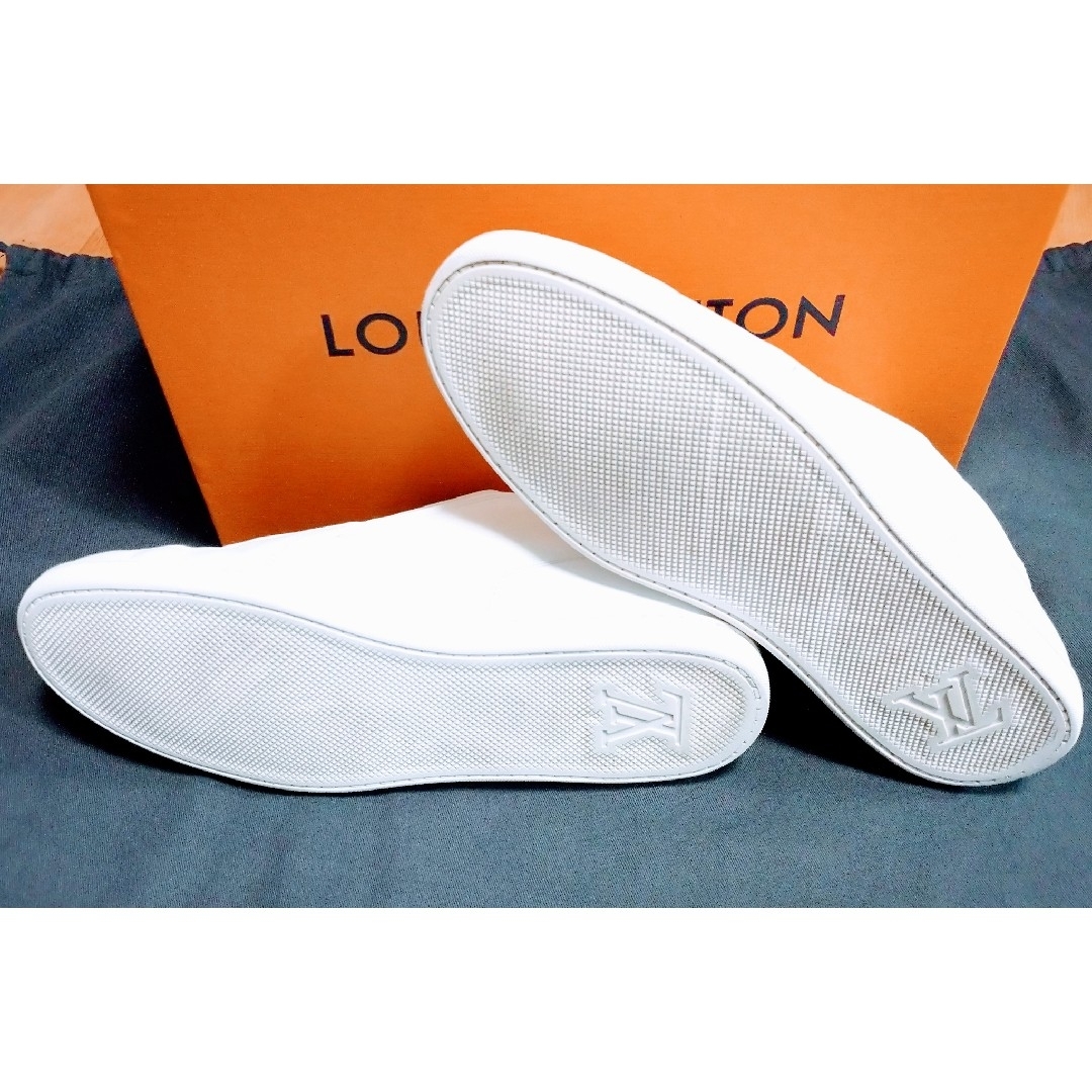 LOUIS VUITTON - ルイヴィトン スニーカー 金属ロゴ付き 白 27.0 LOUIS VUITTON - ルイヴィトン スニーカー 金属ロゴ付き 白 27.0