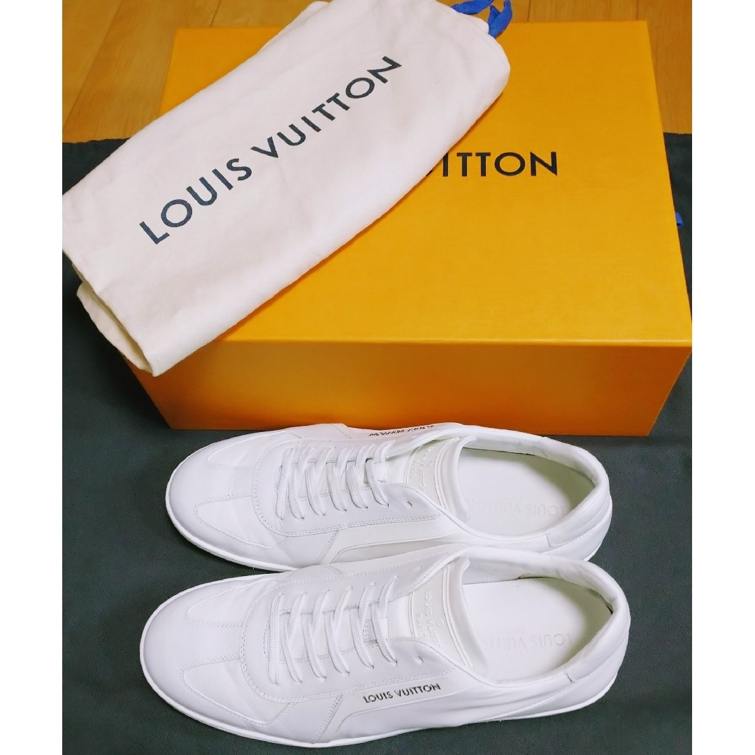 LOUIS VUITTON - ルイヴィトン スニーカー 金属ロゴ付き 白 27.0 LOUIS VUITTON - ルイヴィトン スニーカー 金属ロゴ付き 白 27.0