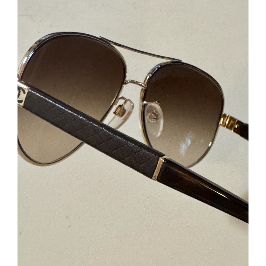 CHANEL - 美品❣️CHANEL パイロットサングラス ブラウンレンズ CHANEL - 美品❣️CHANEL パイロットサングラス ブラウンレンズ