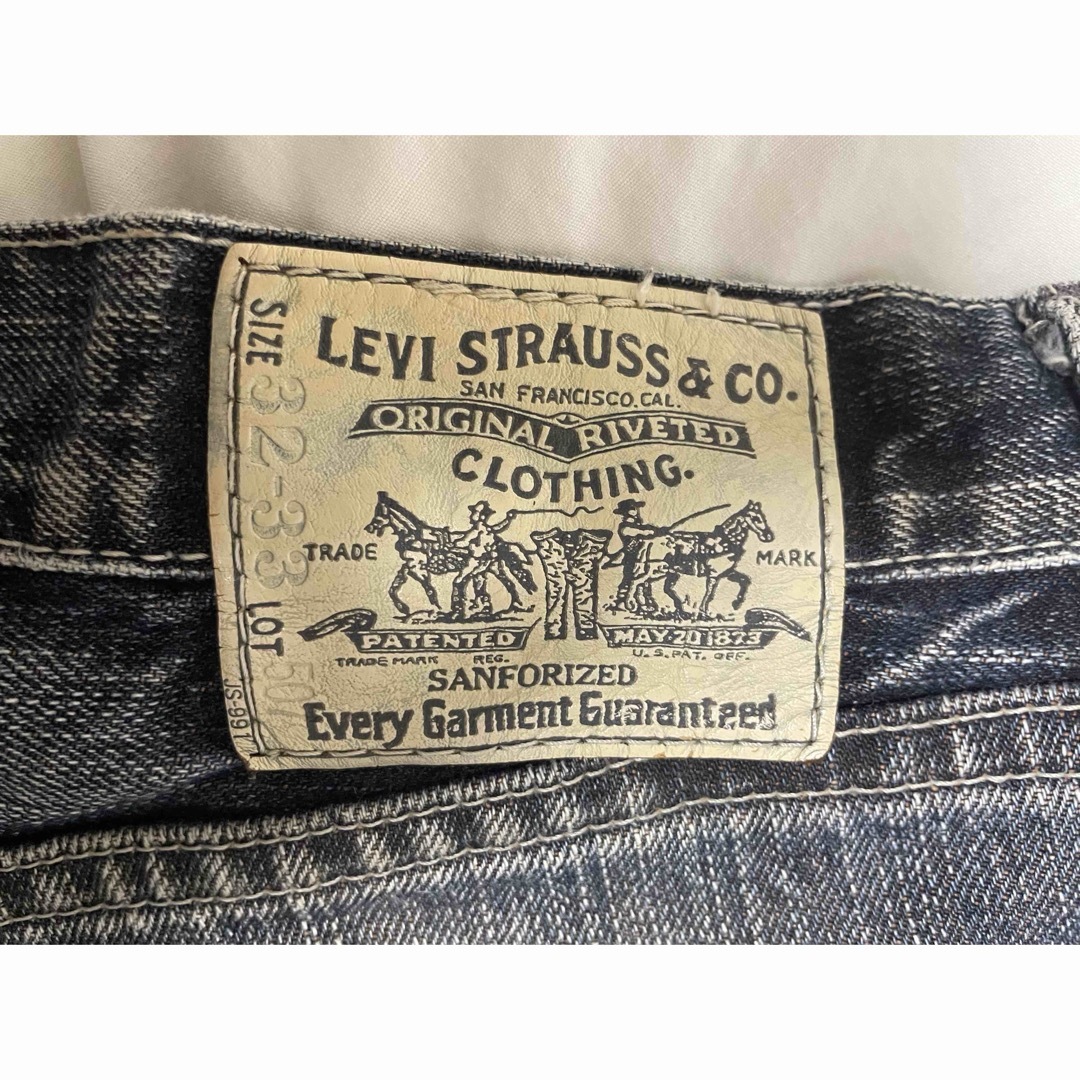 Levi's - 目玉商品レア!Levis ダメージ加工デニム 白パッチ・白 Levi's - 目玉商品レア!Levis ダメージ加工デニム 白パッチ・白