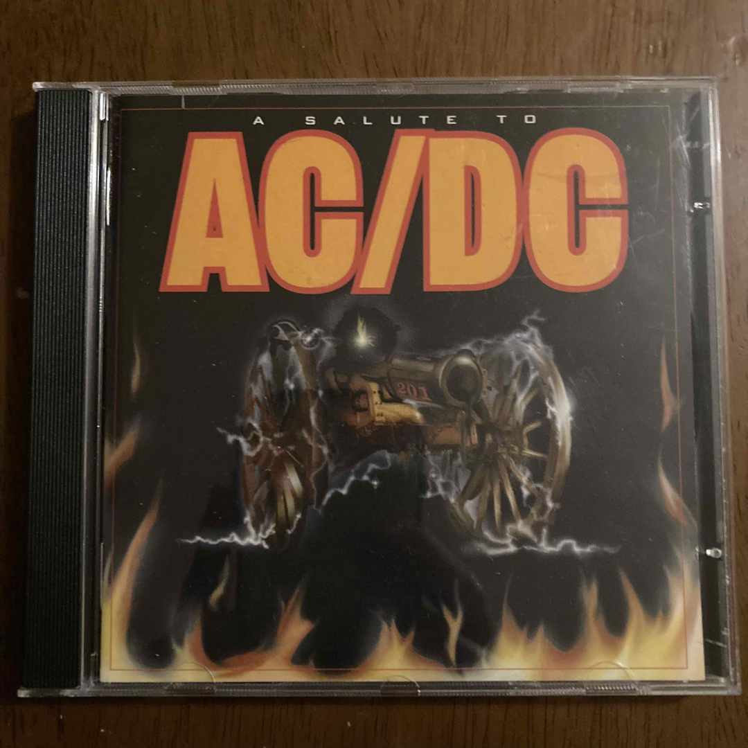 A SALUTE TO AC/DC エンタメ/ホビーのCD(ポップス/ロック(洋楽))の商品写真