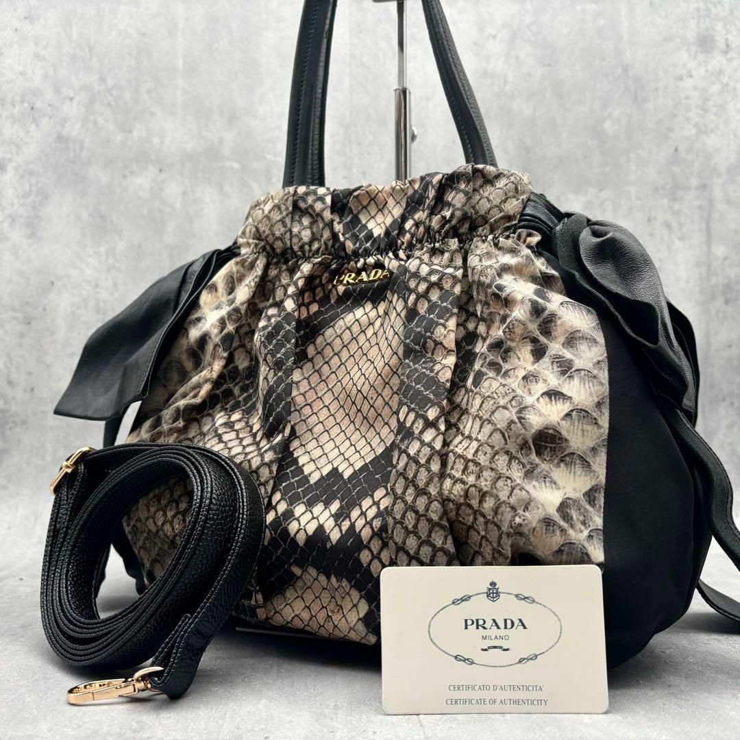 PRADA - 【美品】プラダ トートバッグ パイソン柄 2way ゴールド PRADA - 【美品】プラダ トートバッグ パイソン柄 2way ゴールド