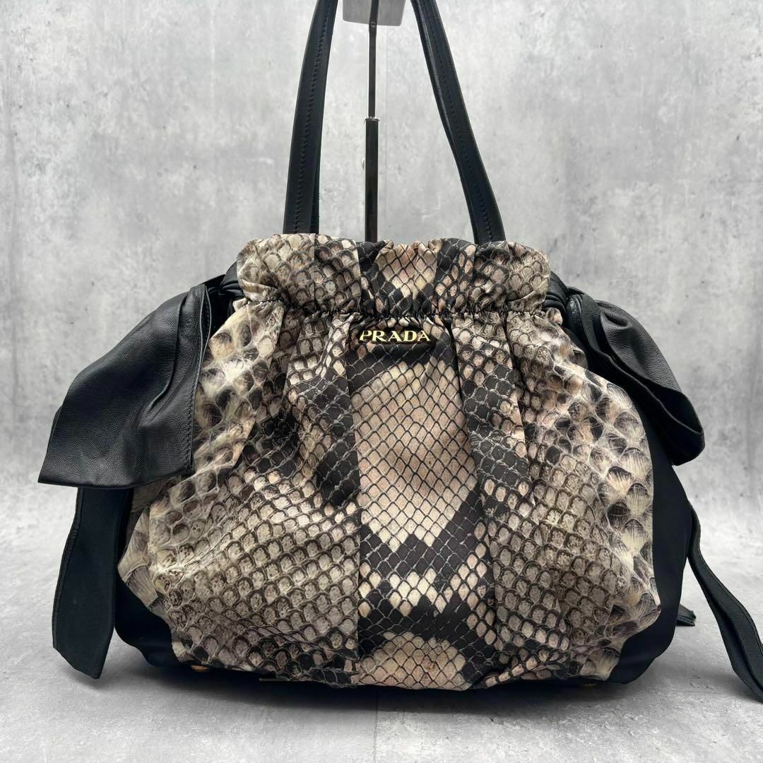 PRADA - 【美品】プラダ トートバッグ パイソン柄 2way ゴールド PRADA - 【美品】プラダ トートバッグ パイソン柄 2way ゴールド
