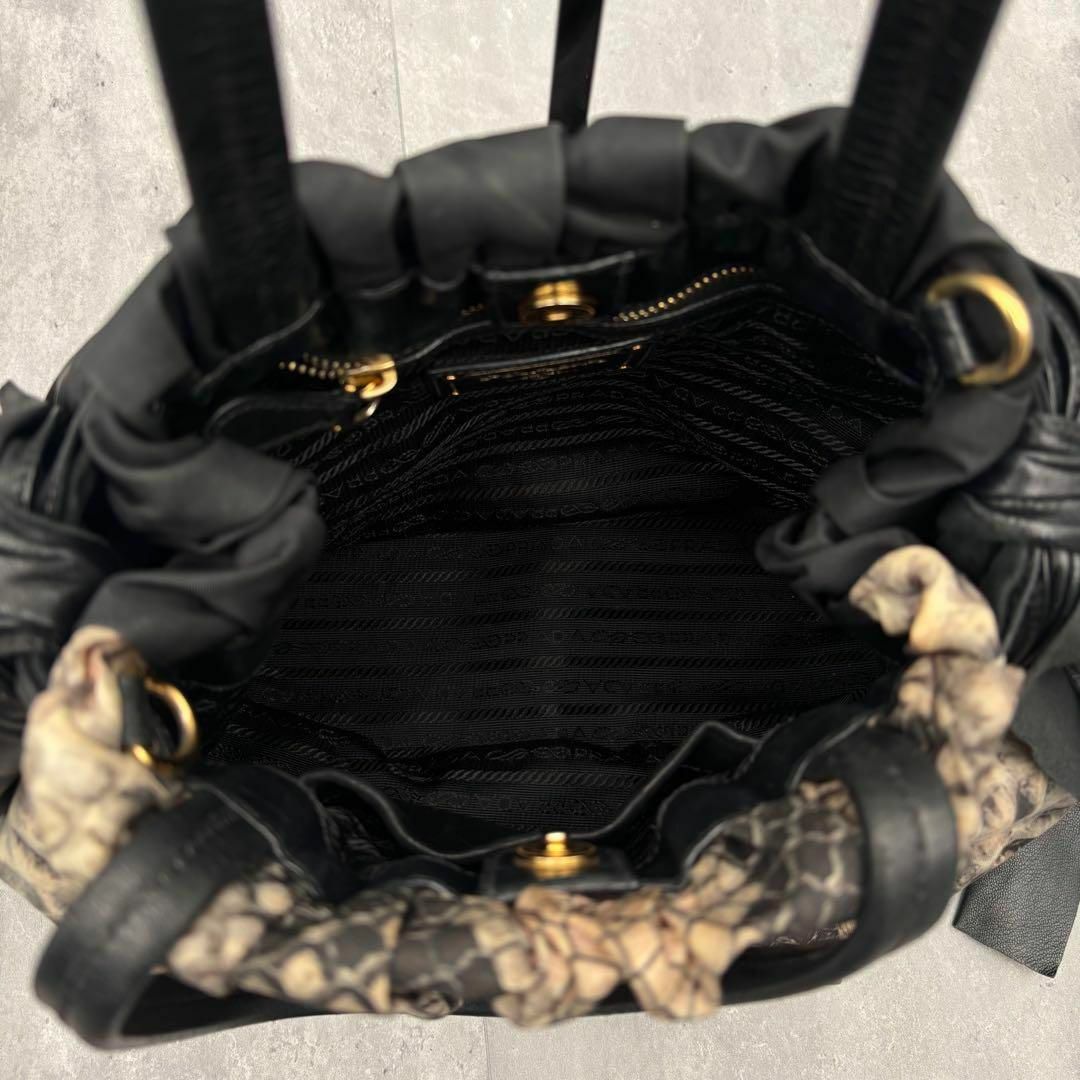 PRADA - 【美品】プラダ トートバッグ パイソン柄 2way ゴールド PRADA - 【美品】プラダ トートバッグ パイソン柄 2way ゴールド