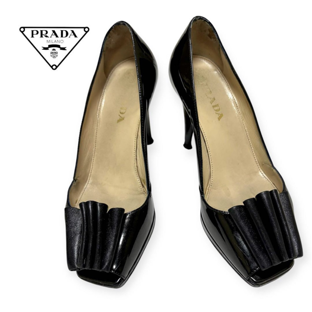 PRADA - PRADA ブラックレザー フリルヒール パンプス 34ハーフ PRADA - PRADA ブラックレザー フリルヒール パンプス 34ハーフ