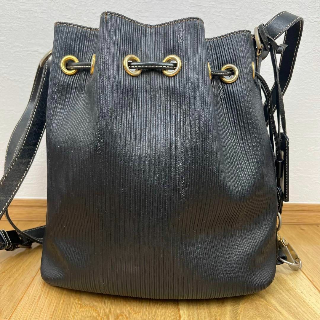Salvatore Ferragamo - Salvatore Ferragamo巾着型 ゴールド金具 Salvatore Ferragamo - Salvatore Ferragamo巾着型 ゴールド金具