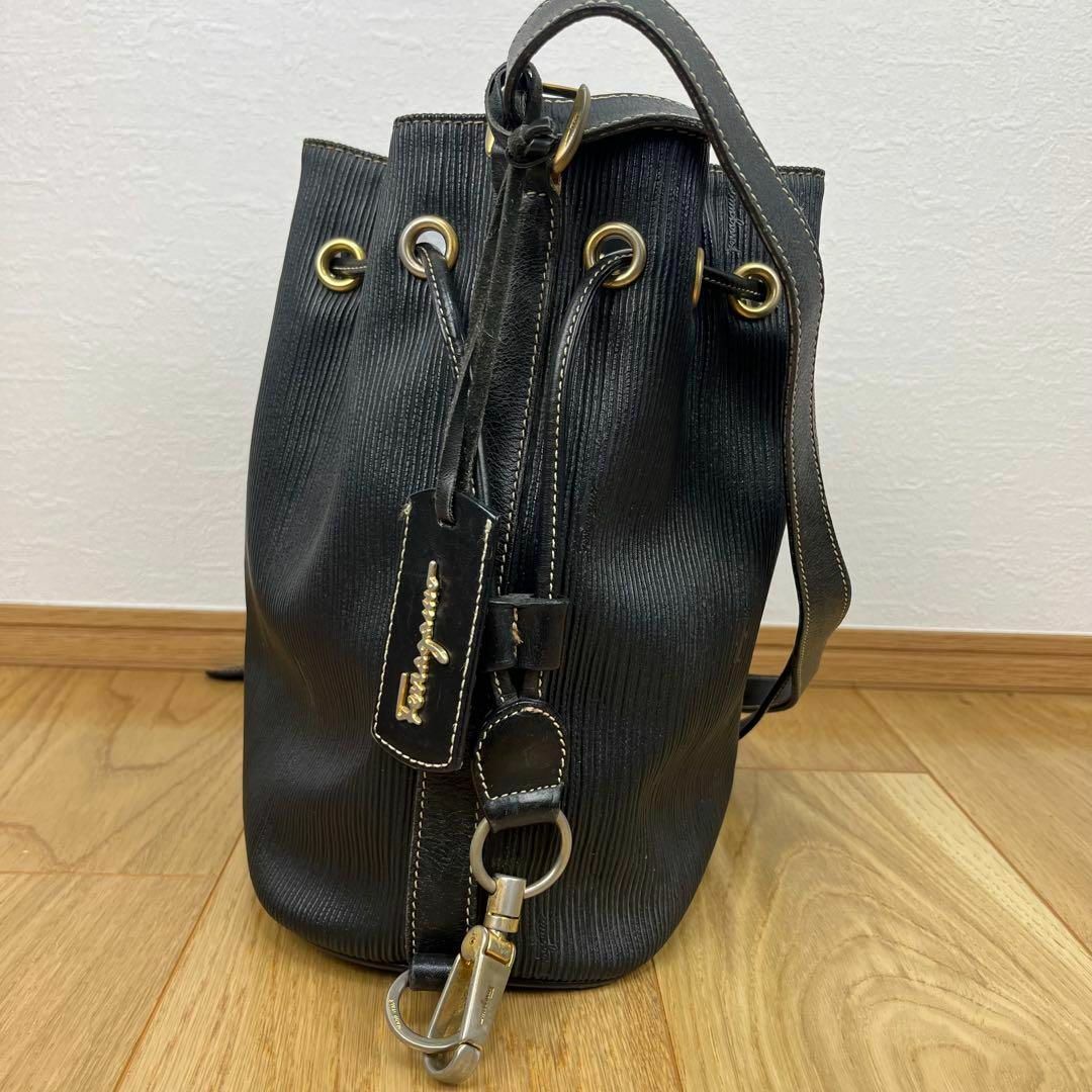 Salvatore Ferragamo - Salvatore Ferragamo巾着型 ゴールド金具 Salvatore Ferragamo - Salvatore Ferragamo巾着型 ゴールド金具