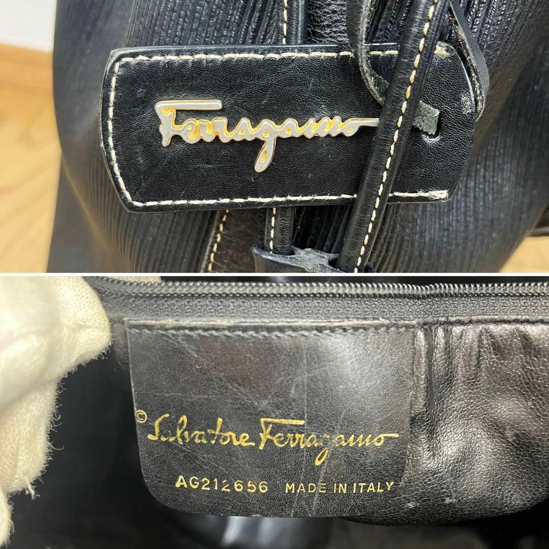Salvatore Ferragamo - Salvatore Ferragamo巾着型 ゴールド金具 Salvatore Ferragamo - Salvatore Ferragamo巾着型 ゴールド金具