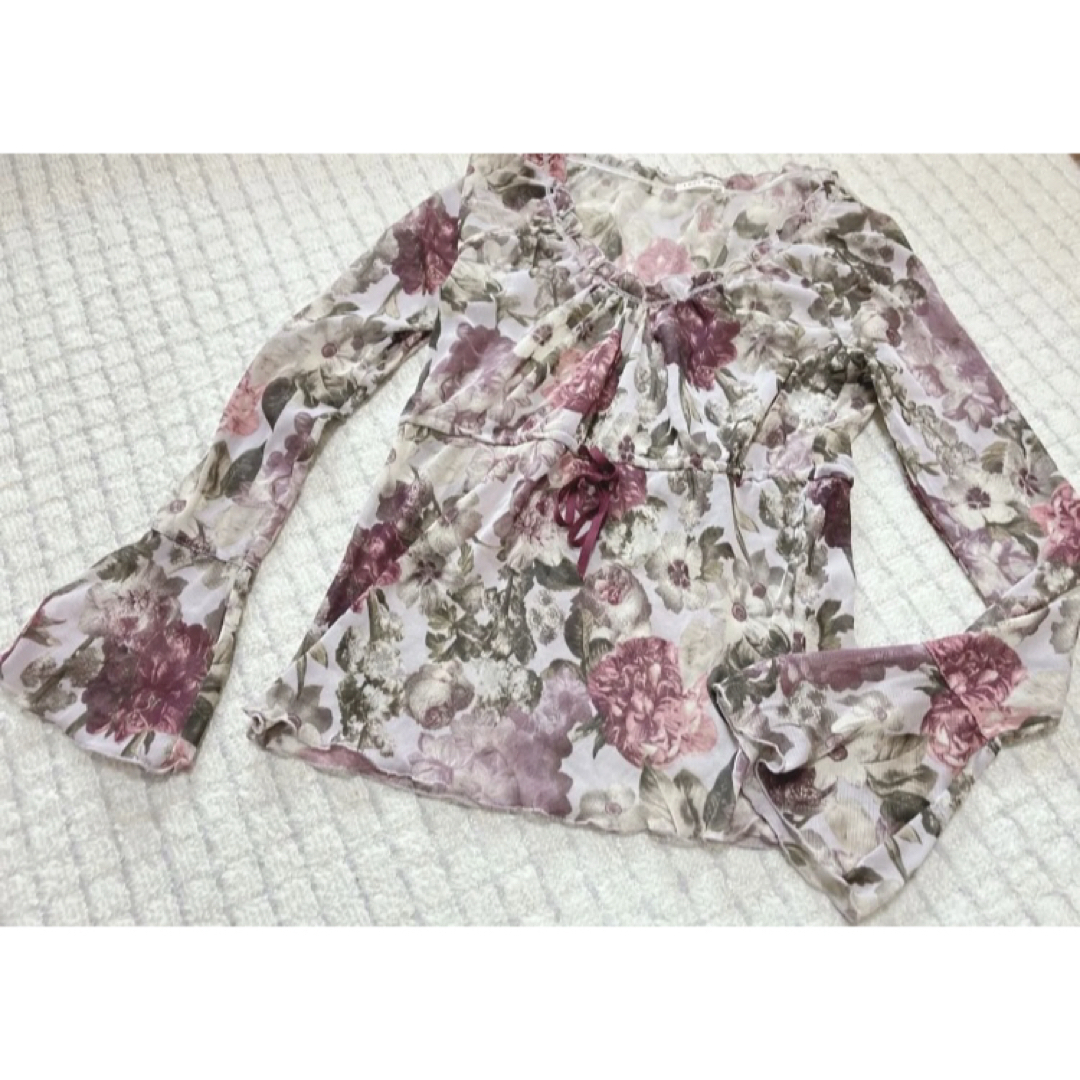 L'EST ROSE - レストローズ フリルの花柄カーデガン の通販 by L'EST ROSE - レストローズ フリルの花柄カーデガン の通販 by