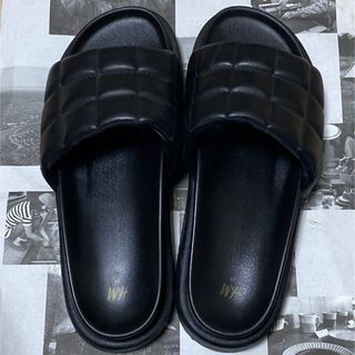 H&M - ファーサンダル モコモコサンダル 22.5cm キッズの通販 by H&M - ファーサンダル モコモコサンダル 22.5cm キッズの通販 by