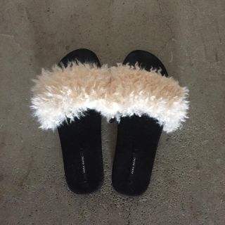 ザラ(ZARA)のzara ファーサンダル(サンダル)