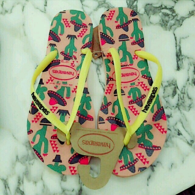 havaianas(ハワイアナス)の♡新品・未使用オーストラリアByronbayサボテン柄ハワイアナスビーチサンダル レディースの靴/シューズ(ビーチサンダル)の商品写真