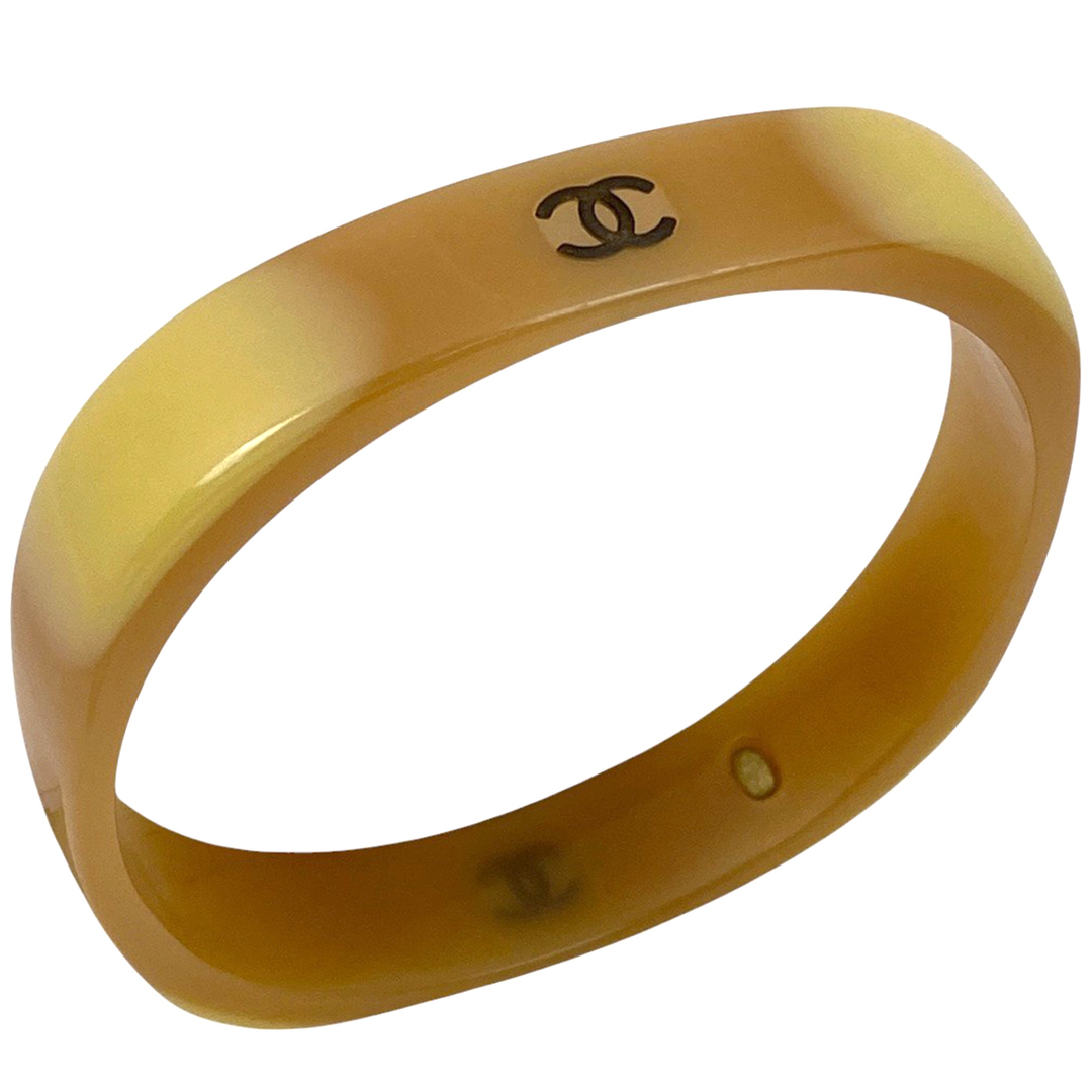 CHANEL - シャネル ココマーク バングル プラスチック 【中古 CHANEL - シャネル ココマーク バングル プラスチック 【中古