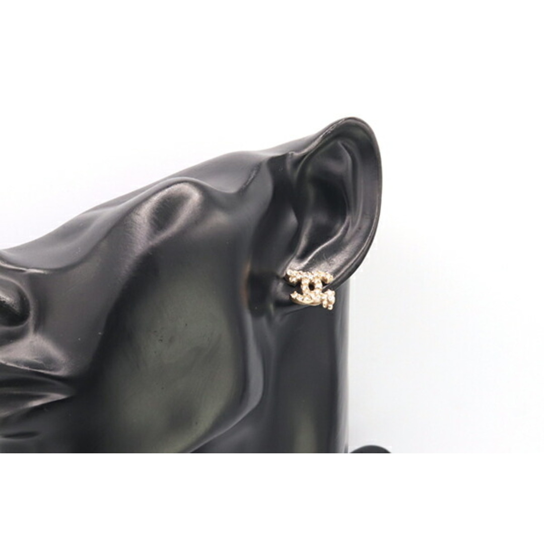 CHANEL - シャネル 片耳ピアス シャンパンゴールド メタル 09Pの CHANEL - シャネル 片耳ピアス シャンパンゴールド メタル 09Pの