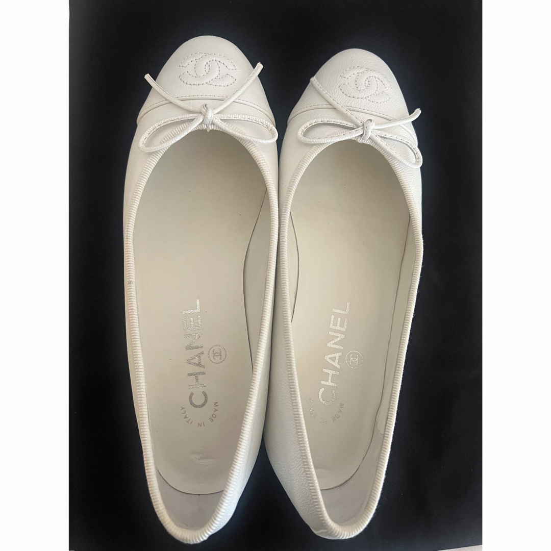 CHANEL - CHANEL♡ バレリーナ フラット シューズ 37 ホワイトの CHANEL - CHANEL♡ バレリーナ フラット シューズ 37 ホワイトの