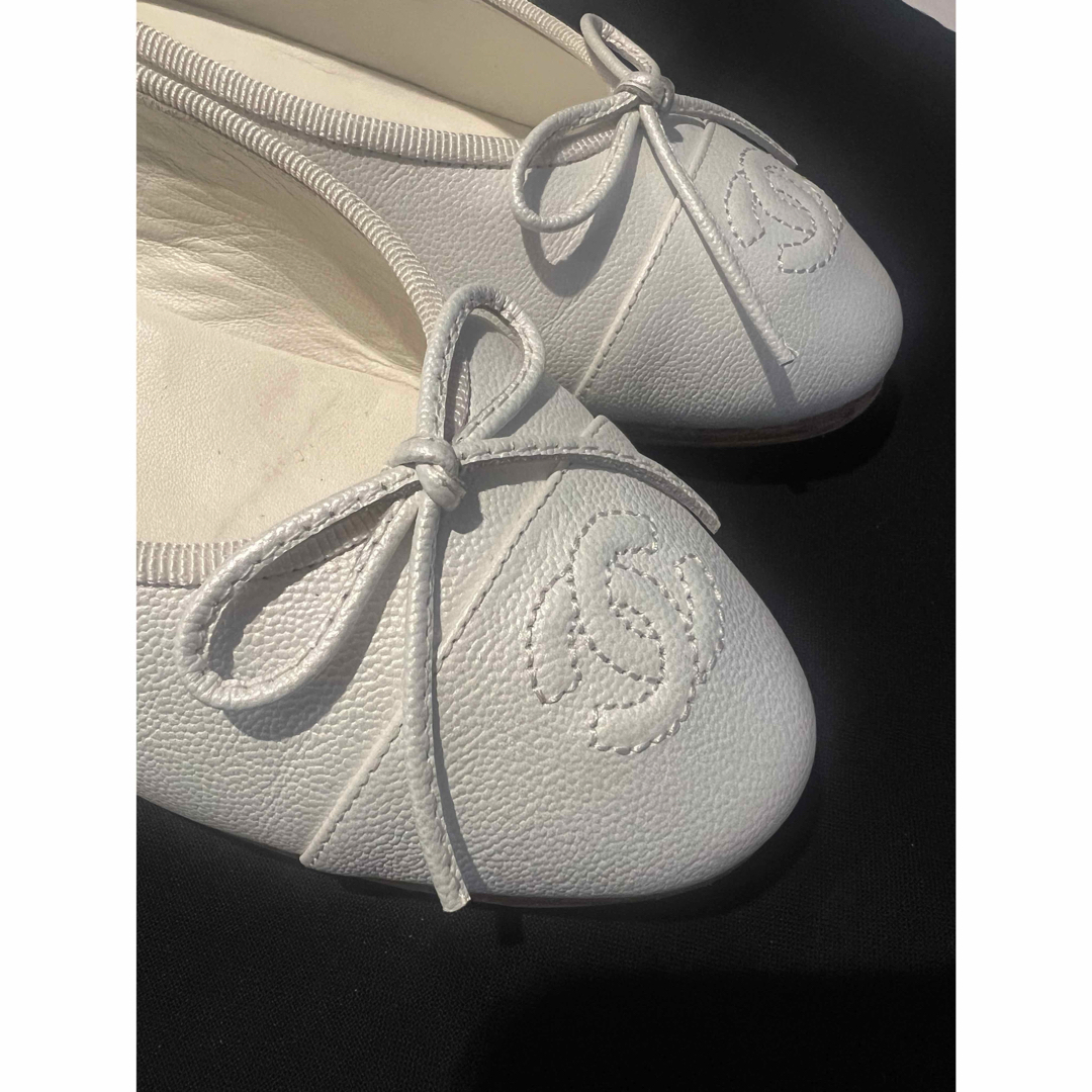 CHANEL - CHANEL♡ バレリーナ フラット シューズ 37 ホワイトの CHANEL - CHANEL♡ バレリーナ フラット シューズ 37 ホワイトの