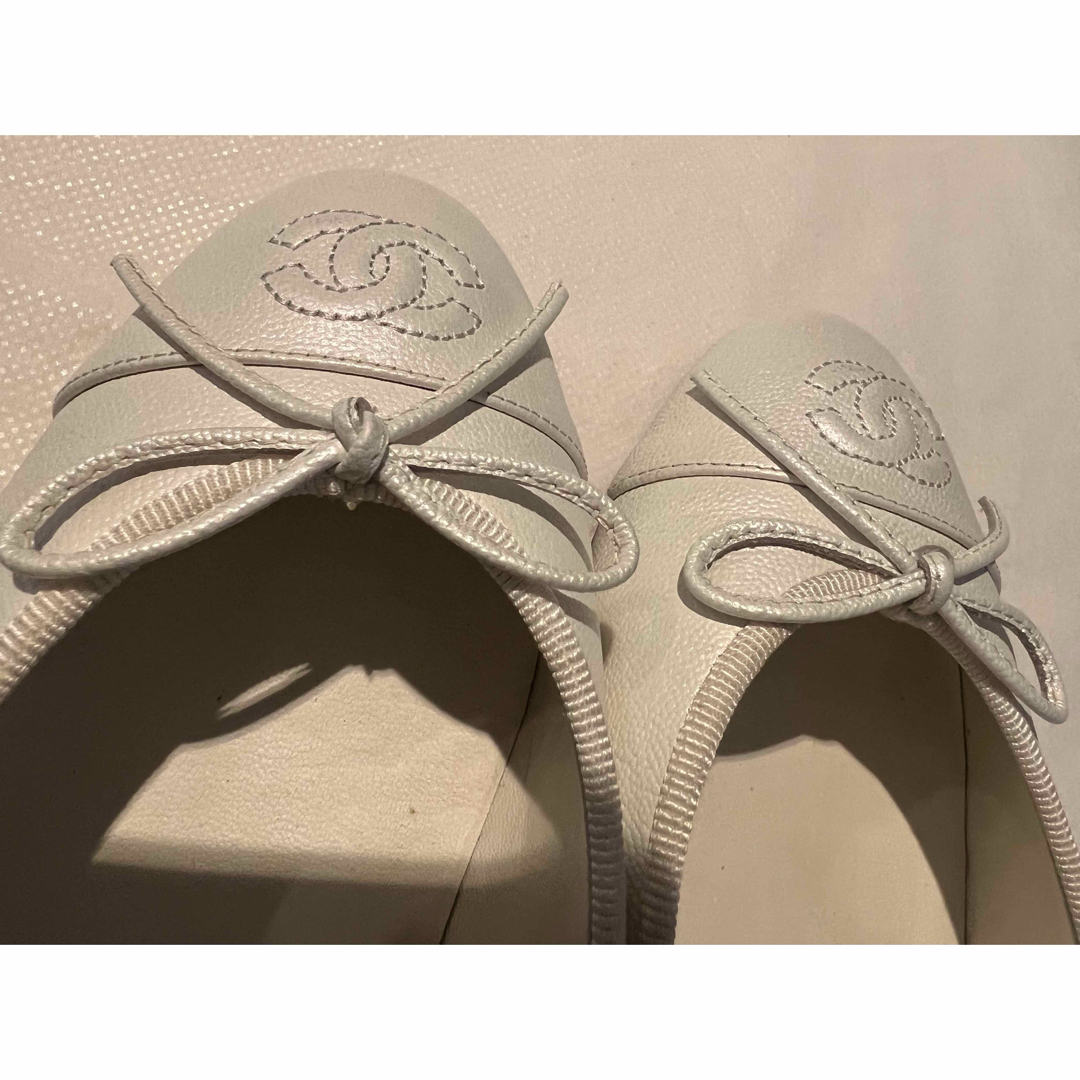 CHANEL - CHANEL♡ バレリーナ フラット シューズ 37 ホワイトの CHANEL - CHANEL♡ バレリーナ フラット シューズ 37 ホワイトの
