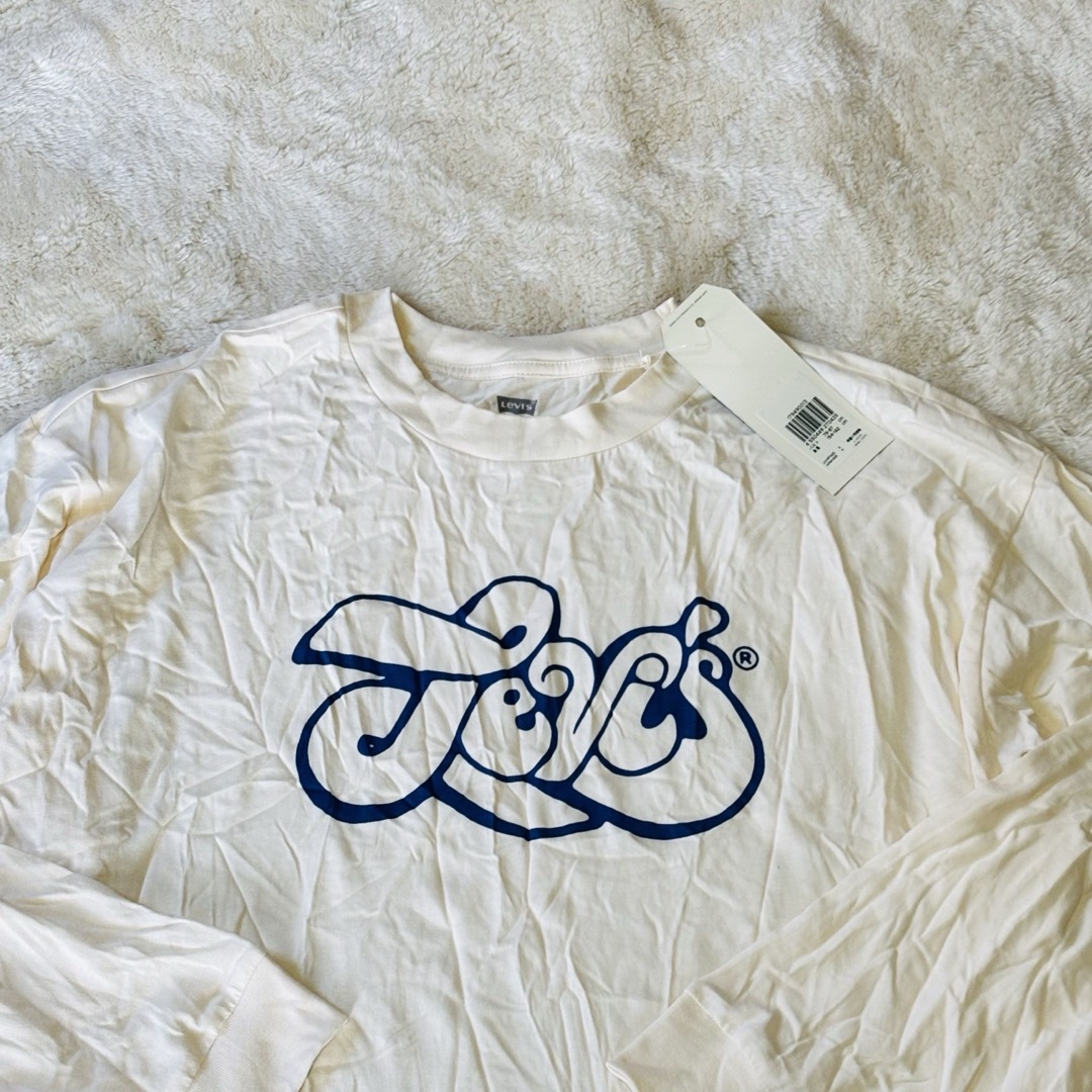 Levi's(リーバイス)のタグ付き　Levi'sリーバイスロングTシャツ　Mサイズ　ロゴマークメンズ メンズのトップス(Tシャツ/カットソー(七分/長袖))の商品写真