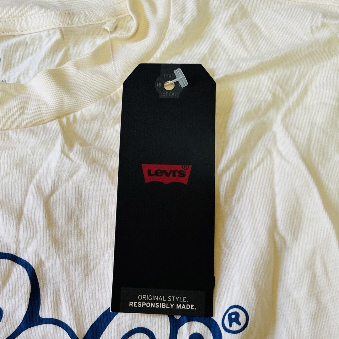 Levi's(リーバイス)のタグ付き　Levi'sリーバイスロングTシャツ　Mサイズ　ロゴマークメンズ メンズのトップス(Tシャツ/カットソー(七分/長袖))の商品写真
