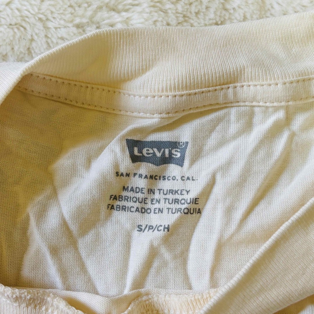 Levi's(リーバイス)のタグ付き　Levi'sリーバイスロングTシャツ　Mサイズ　ロゴマークメンズ メンズのトップス(Tシャツ/カットソー(七分/長袖))の商品写真