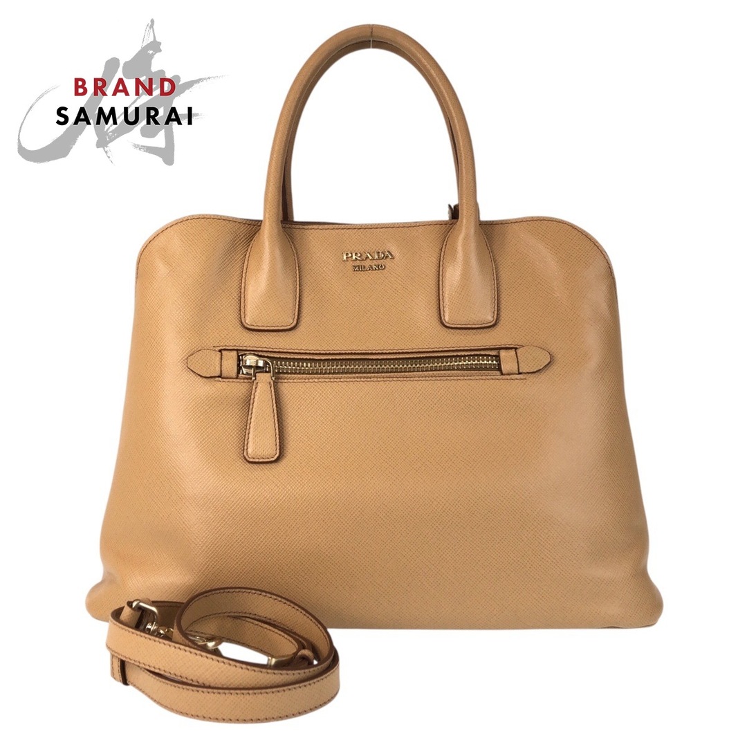 PRADA - 美品 PRADA プラダ サフィアーノ ベージュ ゴールド金具 PRADA - 美品 PRADA プラダ サフィアーノ ベージュ ゴールド金具