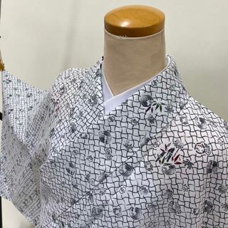 小紋 単衣 洗える着物 裄67.5 身丈162 お洒落着 普段着 ポリエステル 白色 美品 L サイズ 3941(着物)