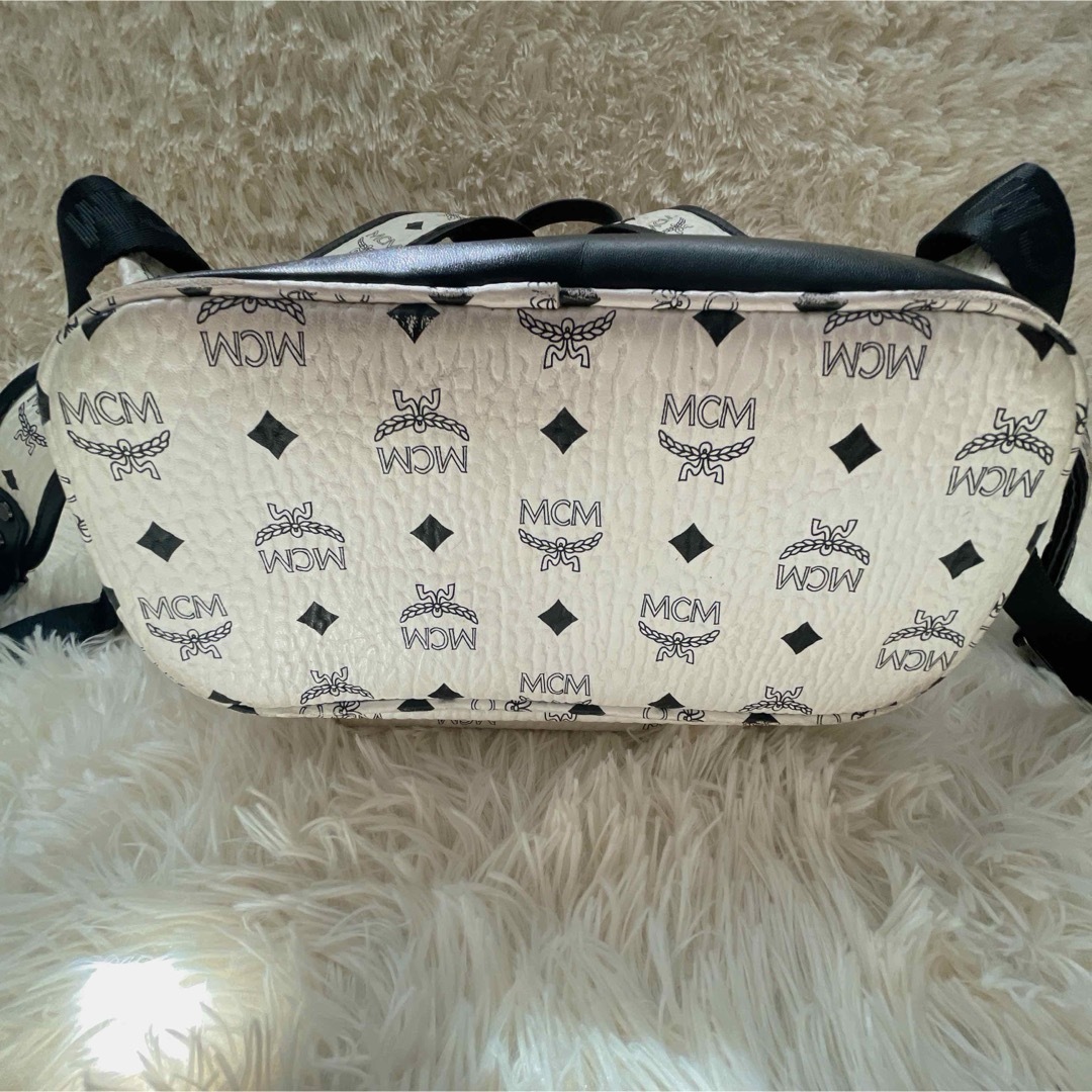 MCM - エムシーエム MCM ヴィセトス柄 スタッズ ホワイト レザー MCM - エムシーエム MCM ヴィセトス柄 スタッズ ホワイト レザー