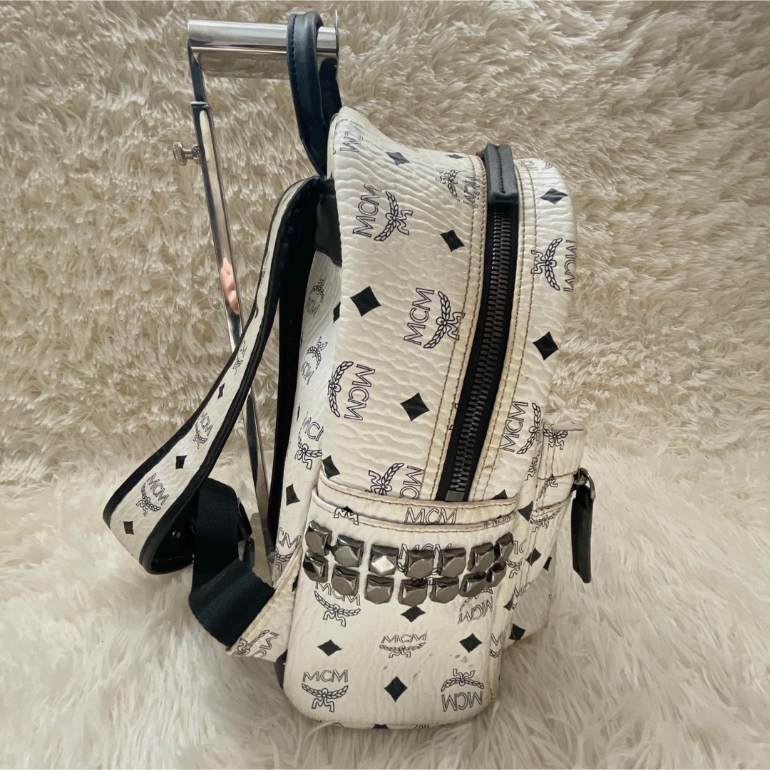 MCM - エムシーエム MCM ヴィセトス柄 スタッズ ホワイト レザー MCM - エムシーエム MCM ヴィセトス柄 スタッズ ホワイト レザー