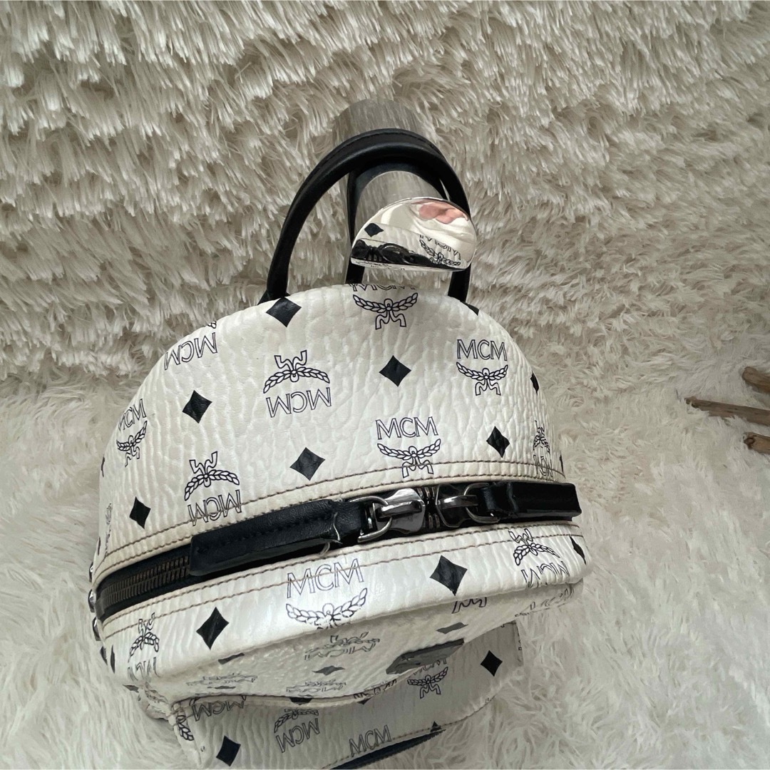MCM - エムシーエム MCM ヴィセトス柄 スタッズ ホワイト レザー MCM - エムシーエム MCM ヴィセトス柄 スタッズ ホワイト レザー