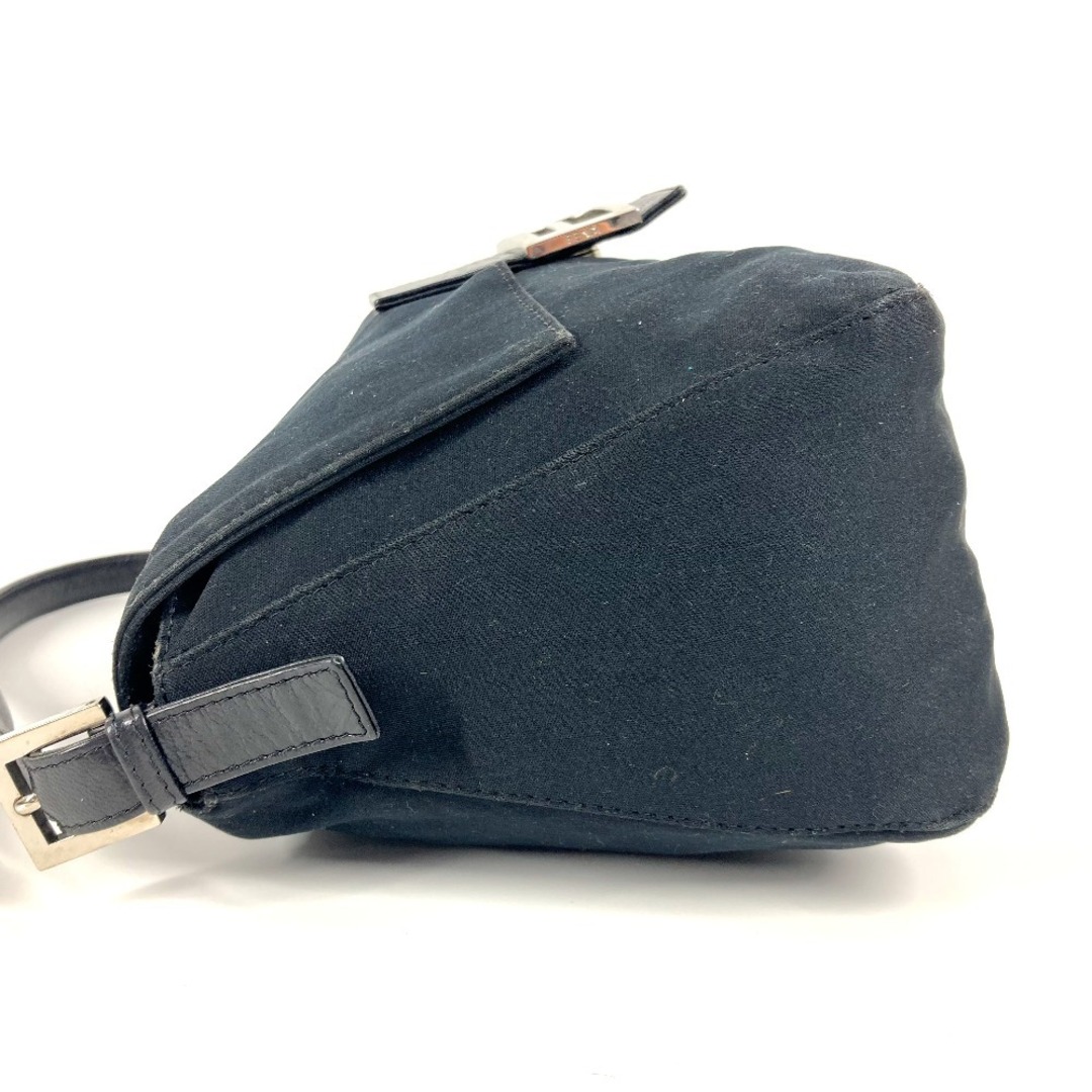 FENDI - フェンディ FENDI FFロゴ マンマバケット 肩掛け カバン FENDI - フェンディ FENDI FFロゴ マンマバケット 肩掛け カバン