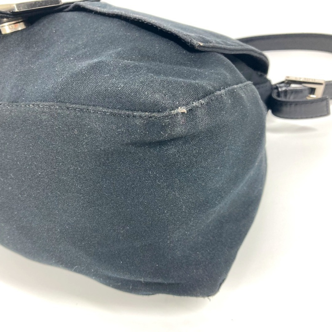 FENDI - フェンディ FENDI FFロゴ マンマバケット 肩掛け カバン FENDI - フェンディ FENDI FFロゴ マンマバケット 肩掛け カバン