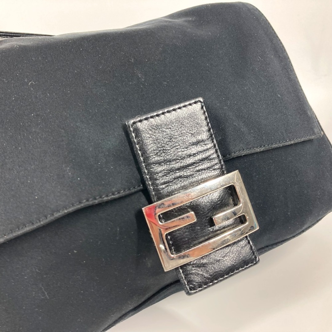 FENDI - フェンディ FENDI FFロゴ マンマバケット 肩掛け カバン FENDI - フェンディ FENDI FFロゴ マンマバケット 肩掛け カバン