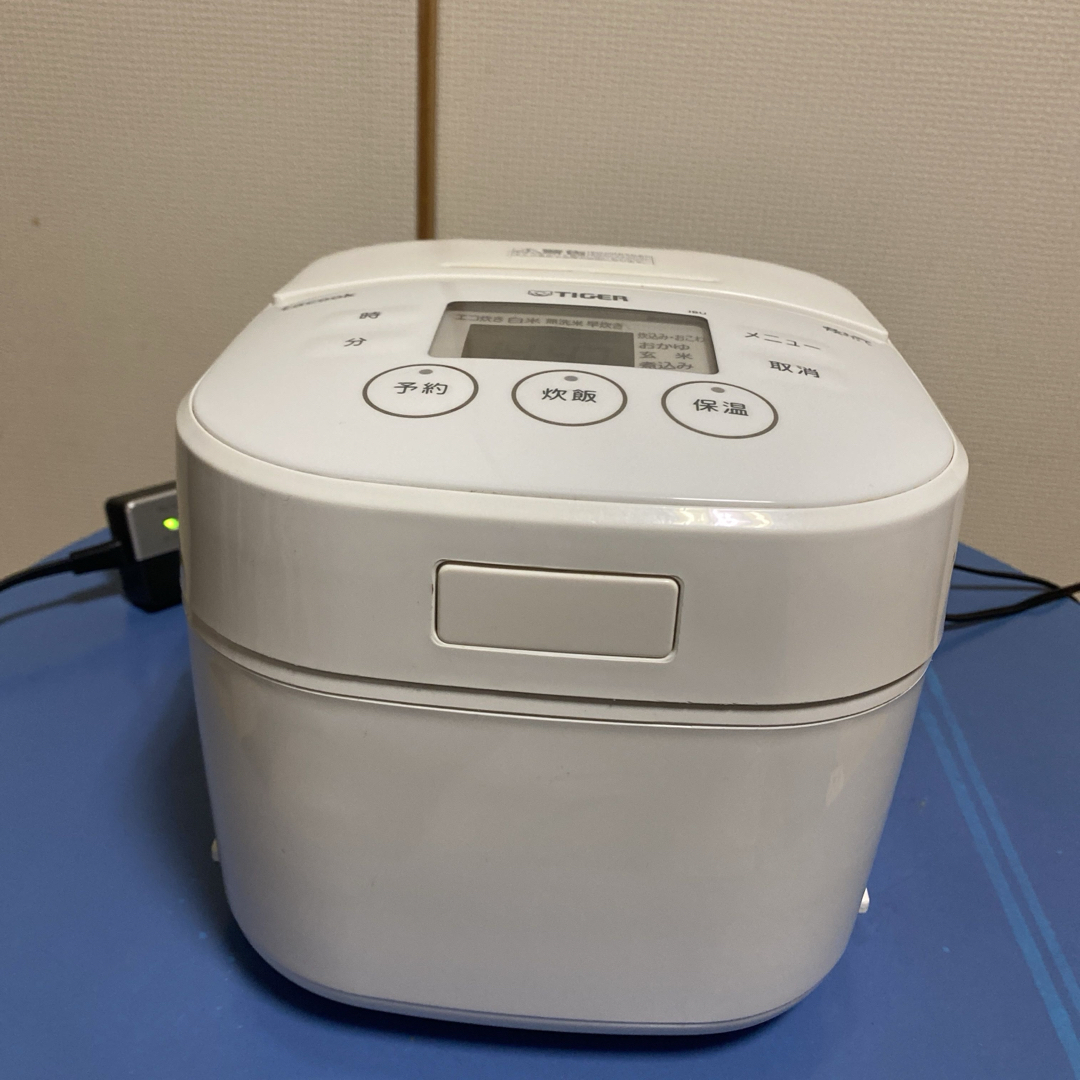 TIGER - TIGER tacook 炊飯器 JBU-A551ホワイト17年製の通販 by TIGER - TIGER tacook 炊飯器 JBU-A551ホワイト17年製の通販 by