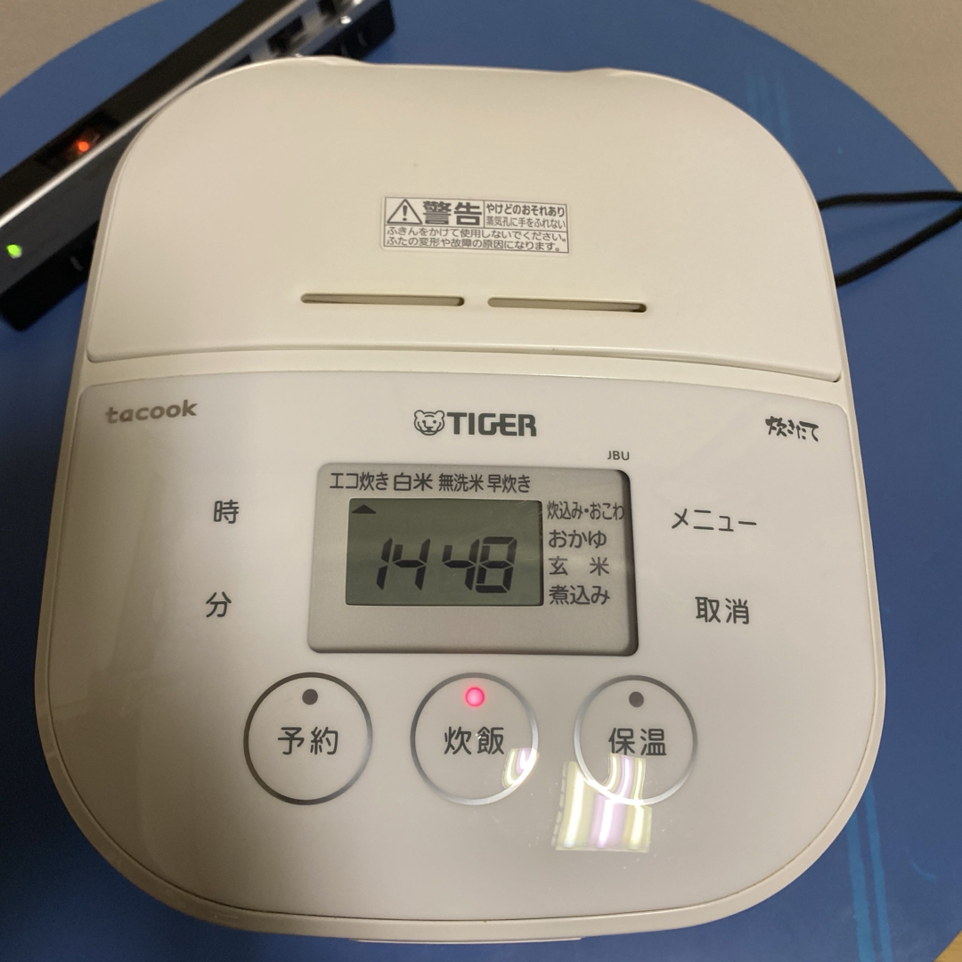 TIGER - TIGER tacook 炊飯器 JBU-A551ホワイト17年製の通販 by TIGER - TIGER tacook 炊飯器 JBU-A551ホワイト17年製の通販 by