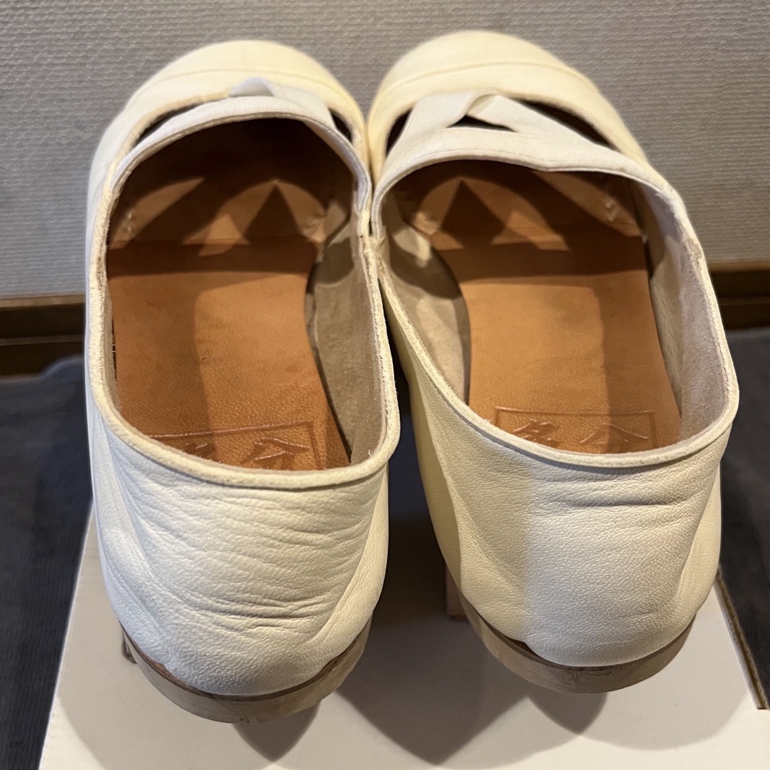 keisuke kanda - 多分絶対 下駄靴 ホワイト 25.5cmの通販 by き keisuke kanda - 多分絶対 下駄靴 ホワイト 25.5cmの通販 by き