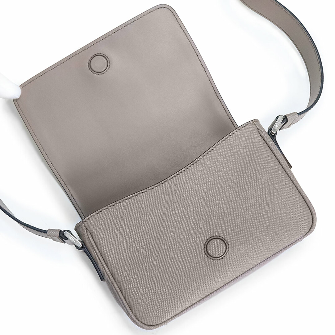 PRADA - プラダ 三角ロゴ トライアングル ショルダーバッグ 斜め PRADA - プラダ 三角ロゴ トライアングル ショルダーバッグ 斜め