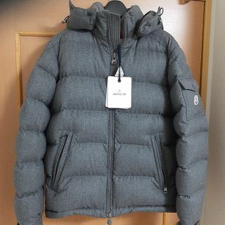 MONCLER(ダウンジャケット ・ グレー/灰色系)のフリマアイテム一覧 MONCLER(ダウンジャケット ・ グレー/灰色系)のフリマアイテム一覧