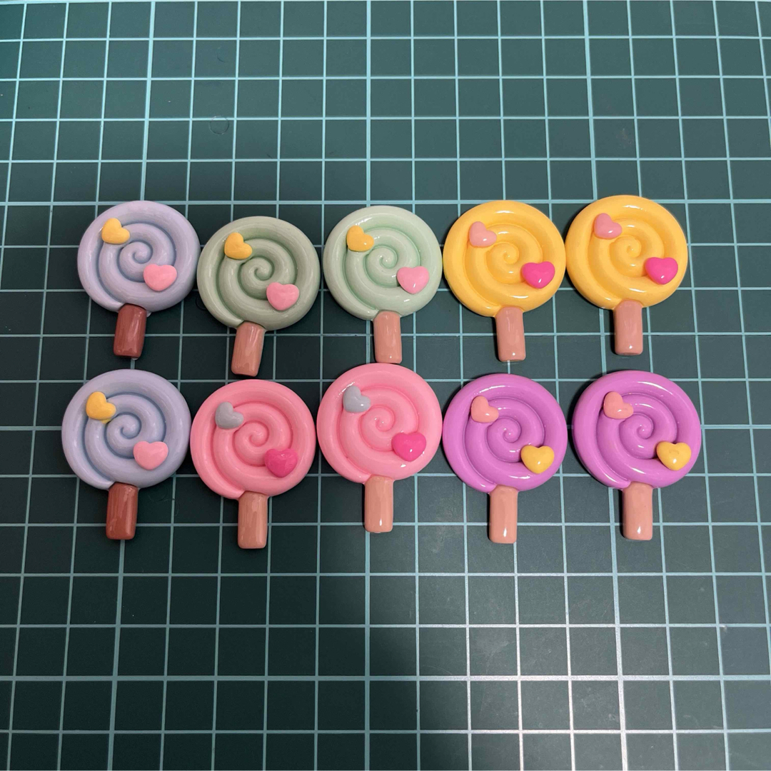 デコパーツ ロリポップ キャンディー 10個 ハンドメイドの素材/材料(各種パーツ)の商品写真