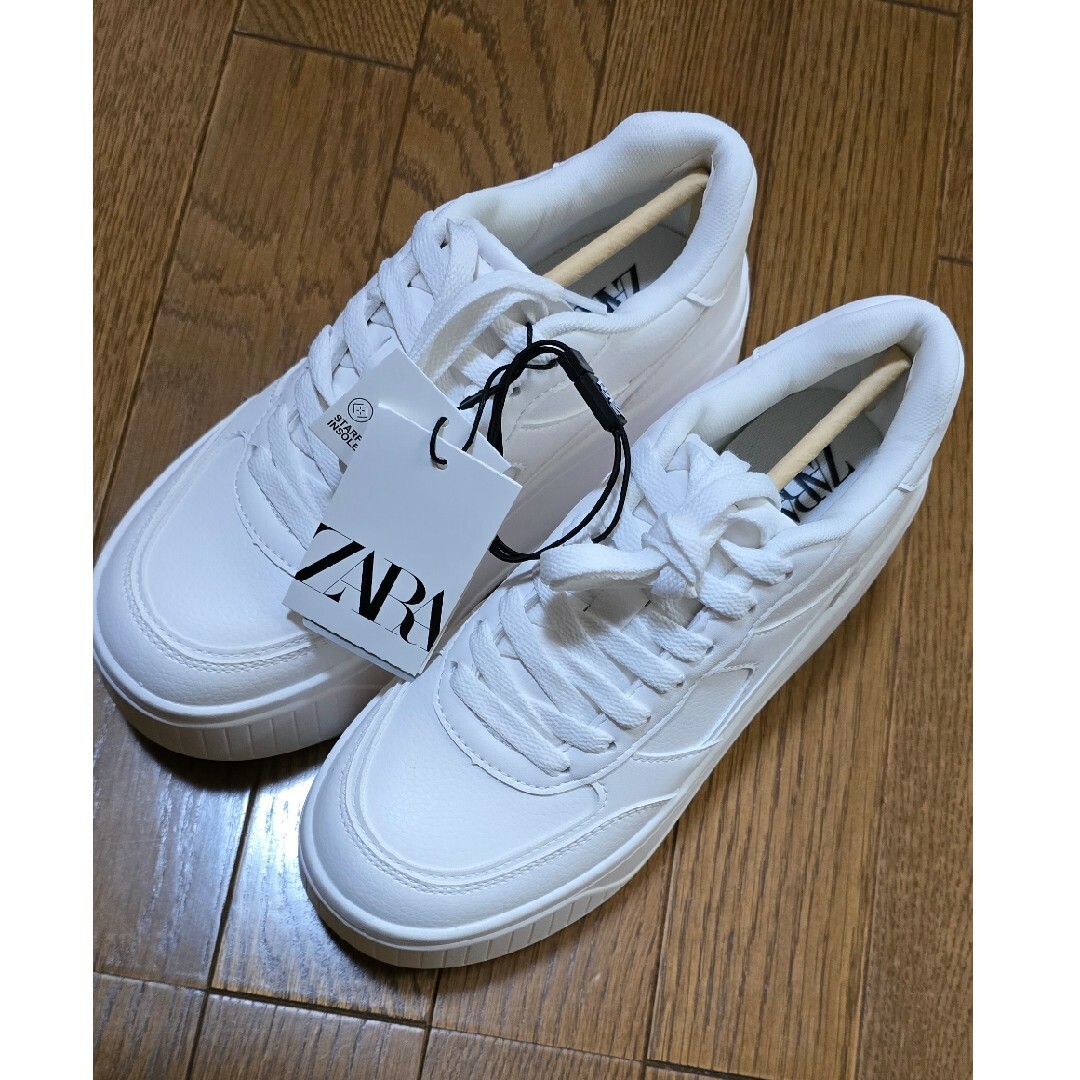 ZARA - ZARA フラットフォームスニーカー 新品 36の通販 by こゆ ZARA - ZARA フラットフォームスニーカー 新品 36の通販 by こゆ