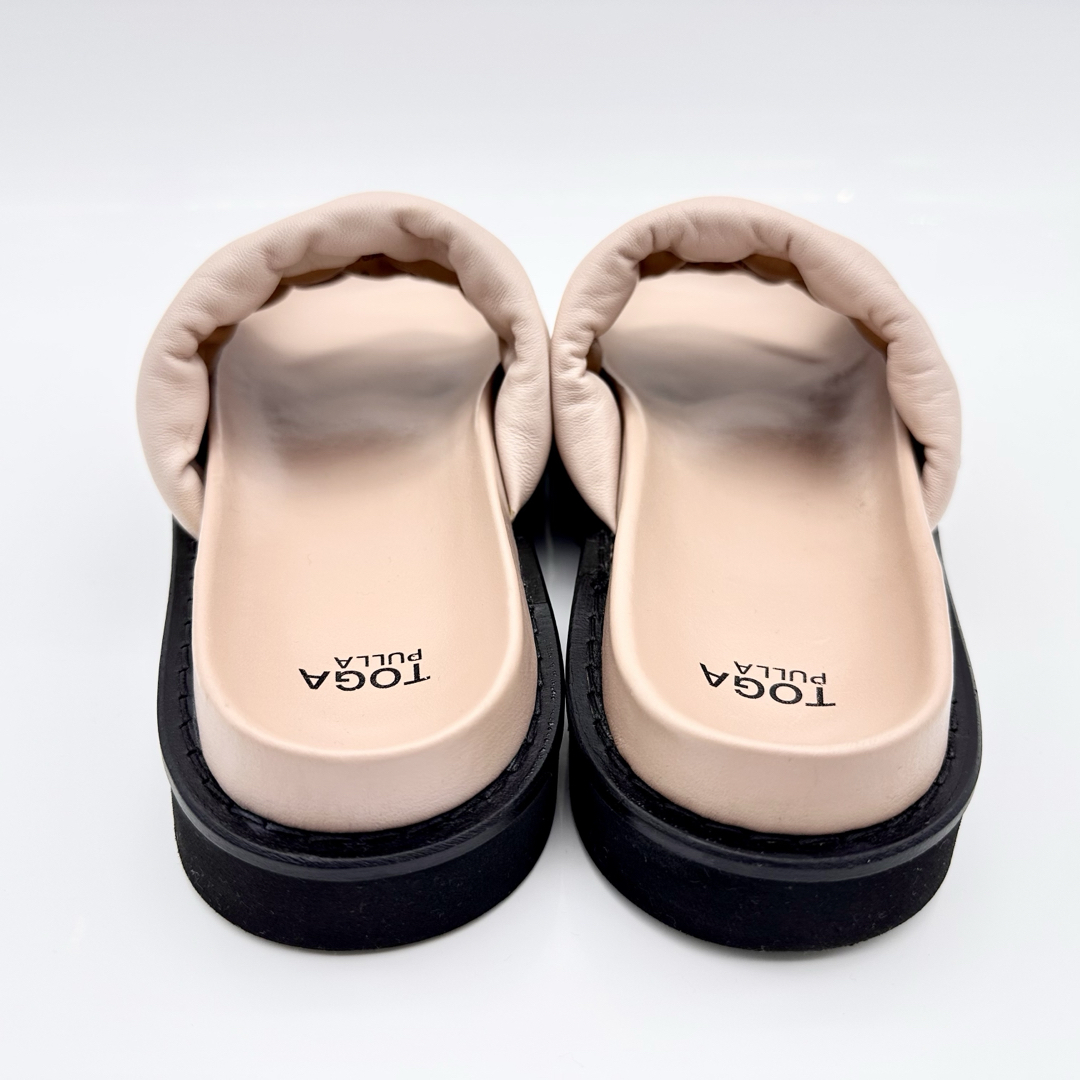 TOGA PULLA - 【極美品】トーガプルラ パフスタッズ サンダル TOGA PULLA - 【極美品】トーガプルラ パフスタッズ サンダル