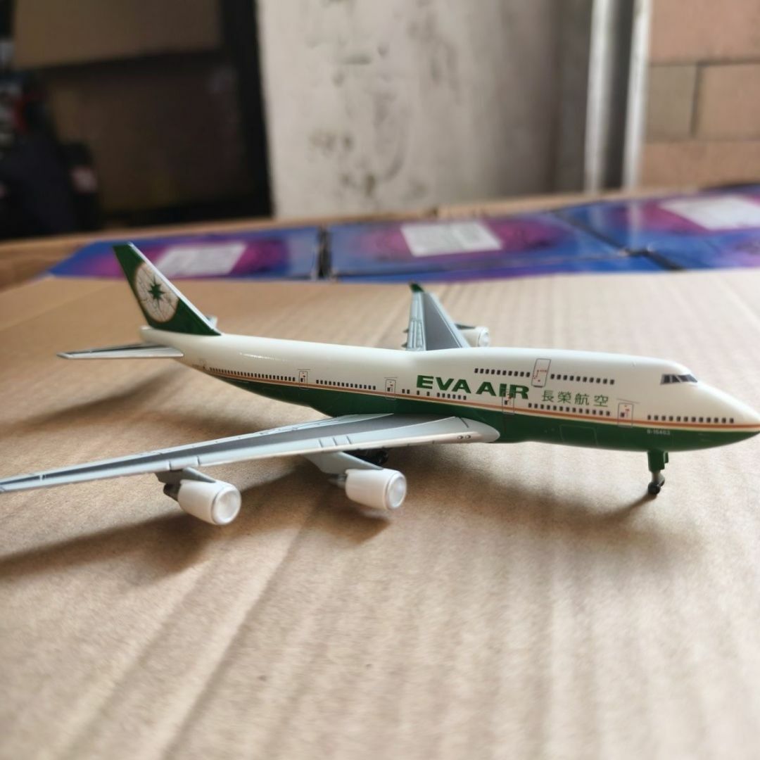 ボーイング747-400 台湾エバー航空 合金製 飛行機モデル 40cmの ボーイング747-400 台湾エバー航空 合金製 飛行機モデル 40cmの