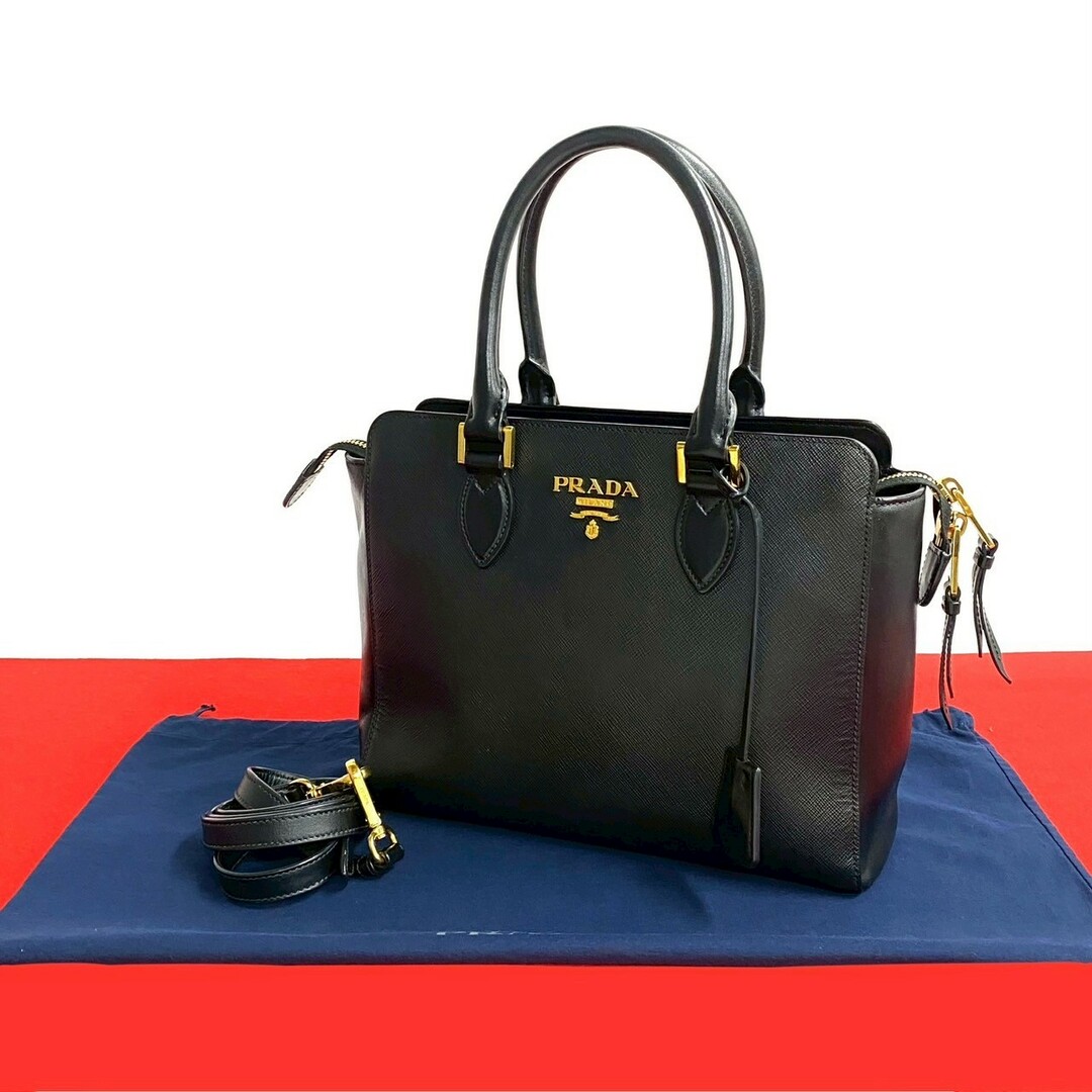 PRADA - 極 美品 PRADA プラダ ロゴ 金具 サフィアーノ レザー PRADA - 極 美品 PRADA プラダ ロゴ 金具 サフィアーノ レザー