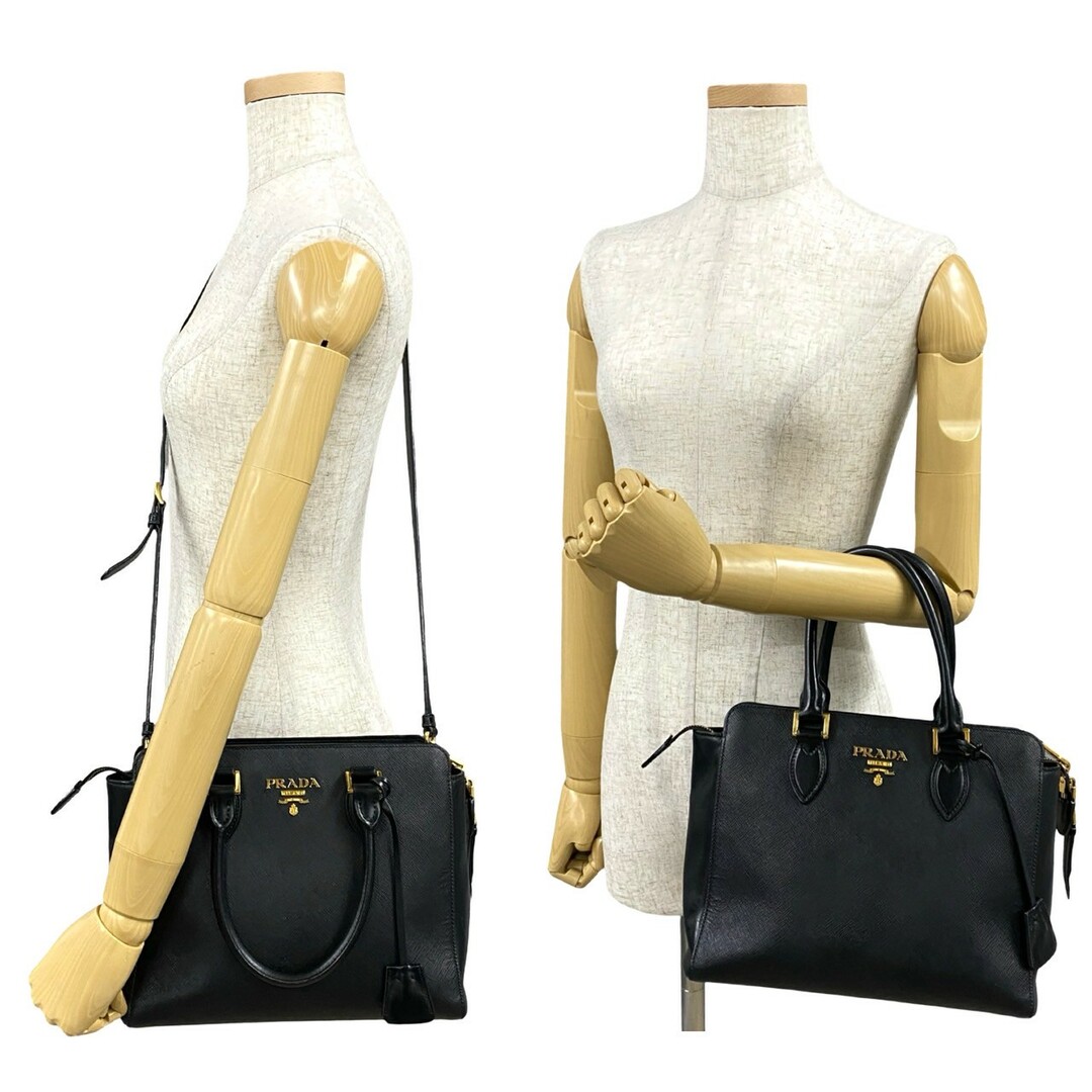 PRADA - 極 美品 PRADA プラダ ロゴ 金具 サフィアーノ レザー PRADA - 極 美品 PRADA プラダ ロゴ 金具 サフィアーノ レザー