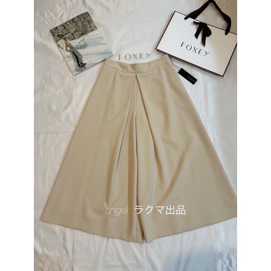 FOXEY - フォクシー フレアー ワイド パンツ 38 ベージュ タグ FOXEY - フォクシー フレアー ワイド パンツ 38 ベージュ タグ