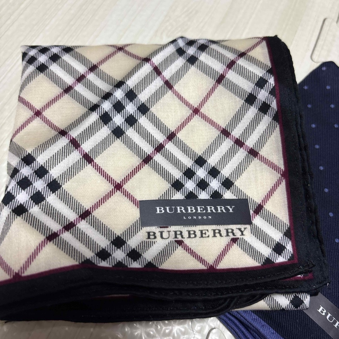 BURBERRY - 【新品】バーバリー☆メンズ ハンカチ 2枚セット BURBERRY - 【新品】バーバリー☆メンズ ハンカチ 2枚セット